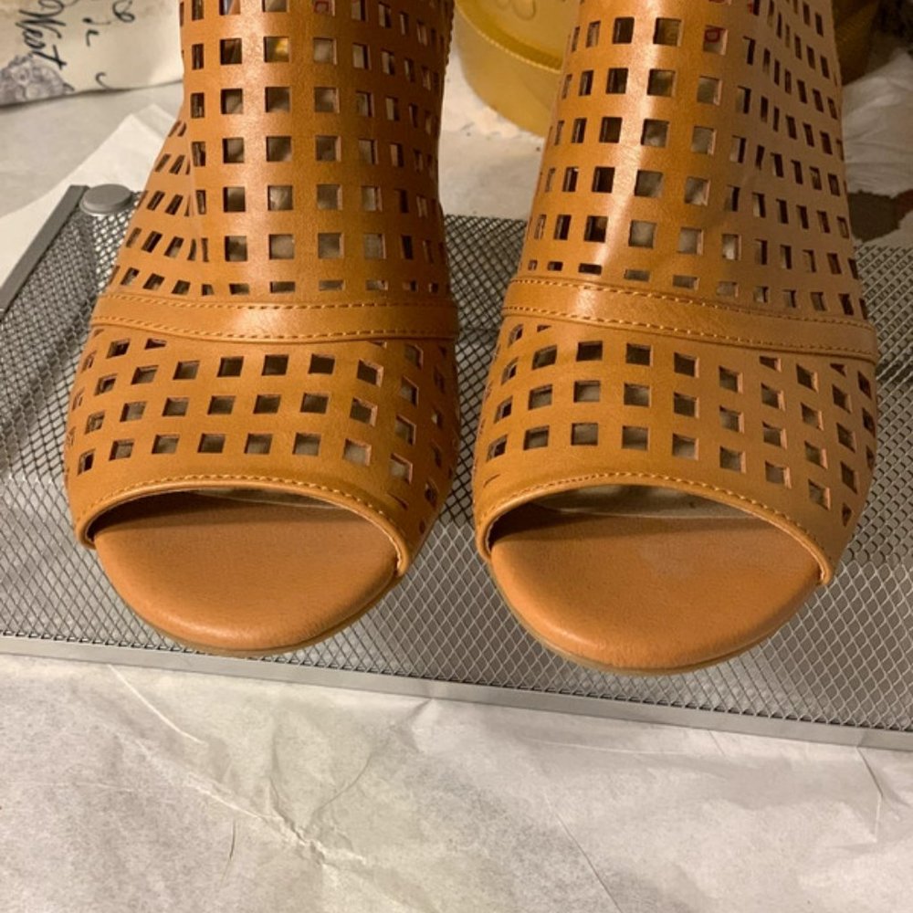 Wear Ever Tan Heeled Sandals Size 8 - Picture 6 of 6